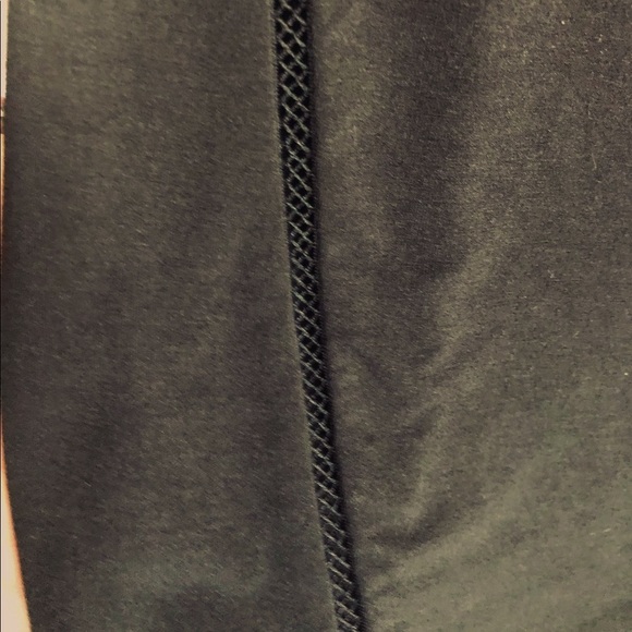 Guess bodycon dress that hugs body w eyelet detail - Picture 4 of 4